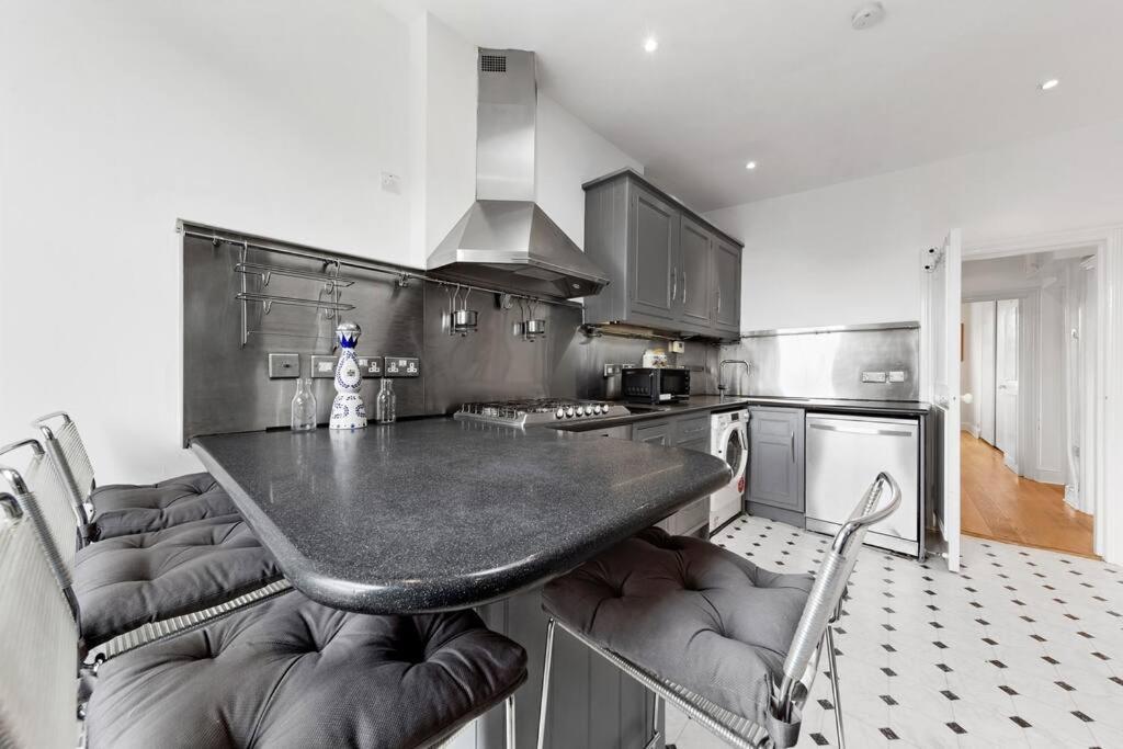 Spacious Sleep 11 With Terrace In Earls Court Ec99 London Ngoại thất bức ảnh