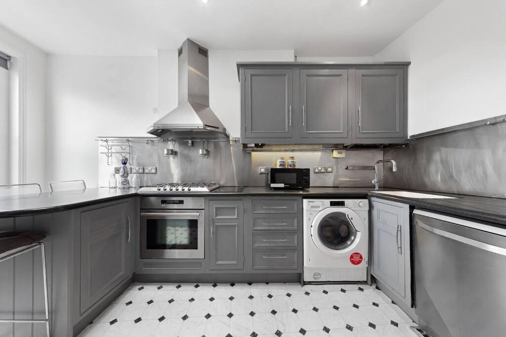 Spacious Sleep 11 With Terrace In Earls Court Ec99 London Ngoại thất bức ảnh