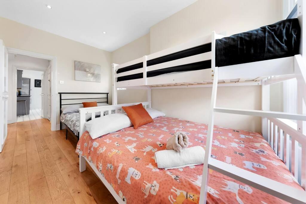 Spacious Sleep 11 With Terrace In Earls Court Ec99 London Ngoại thất bức ảnh