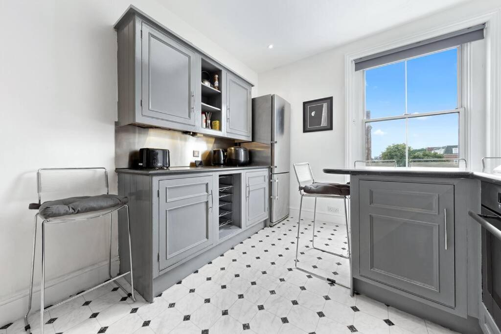 Spacious Sleep 11 With Terrace In Earls Court Ec99 London Ngoại thất bức ảnh